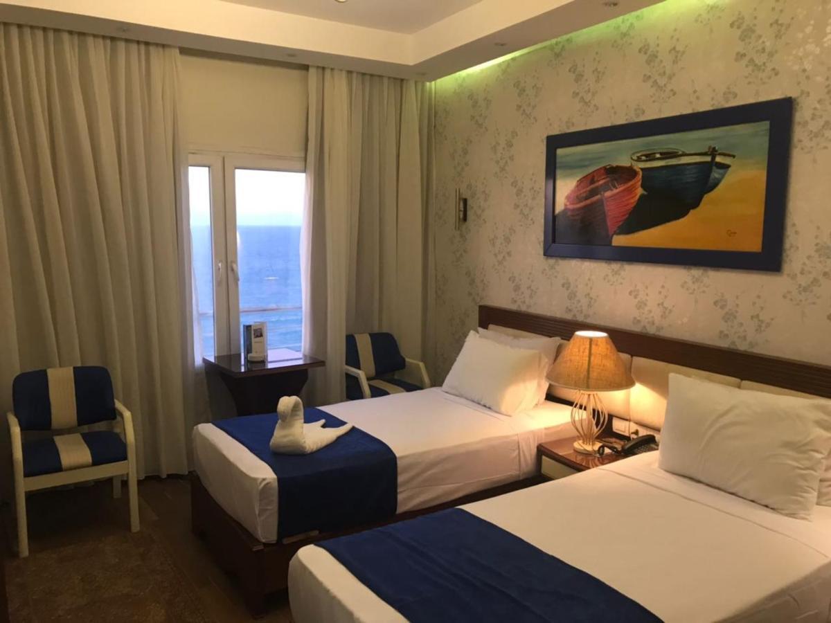 Fleet Club Mahrousa İskenderiye Dış mekan fotoğraf A room at the hotel
