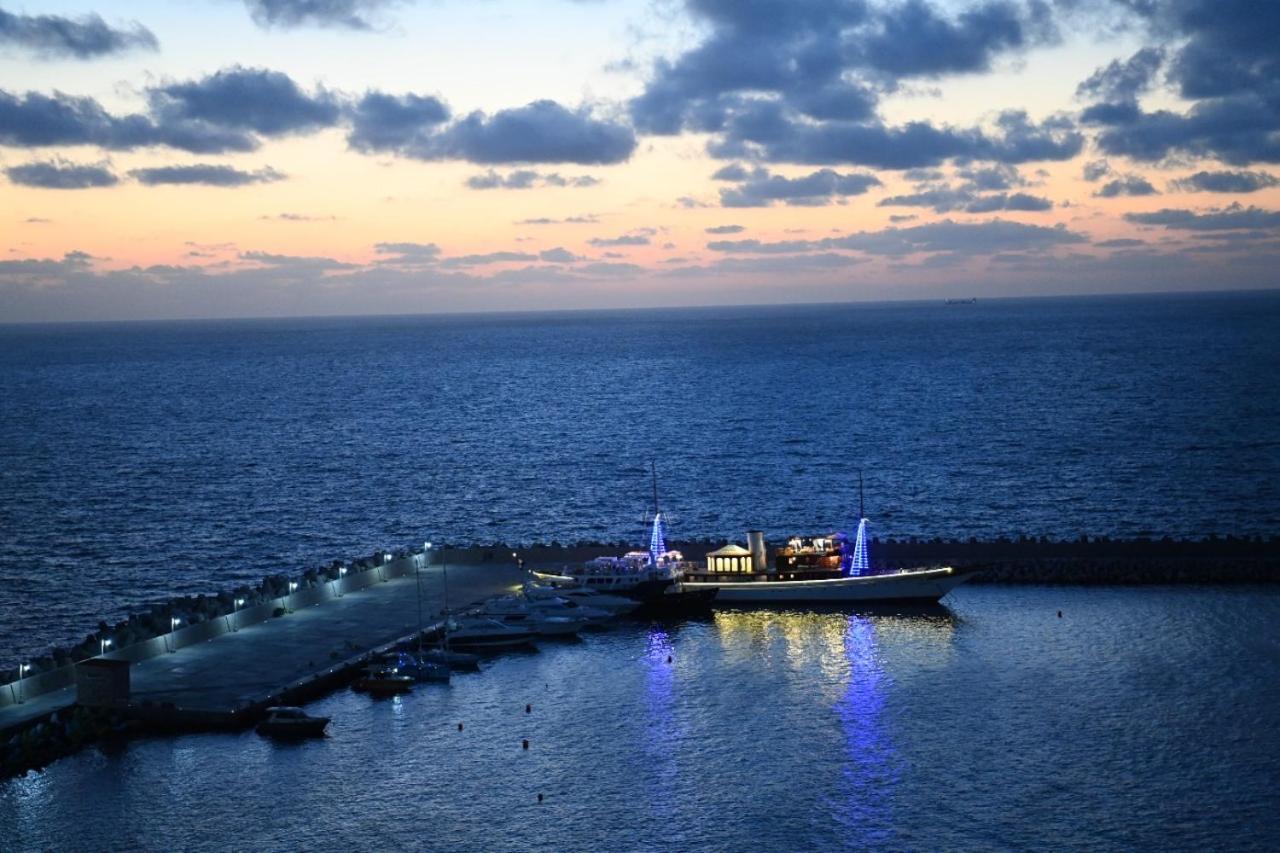Fleet Club Mahrousa İskenderiye Dış mekan fotoğraf The port of Limassol at night