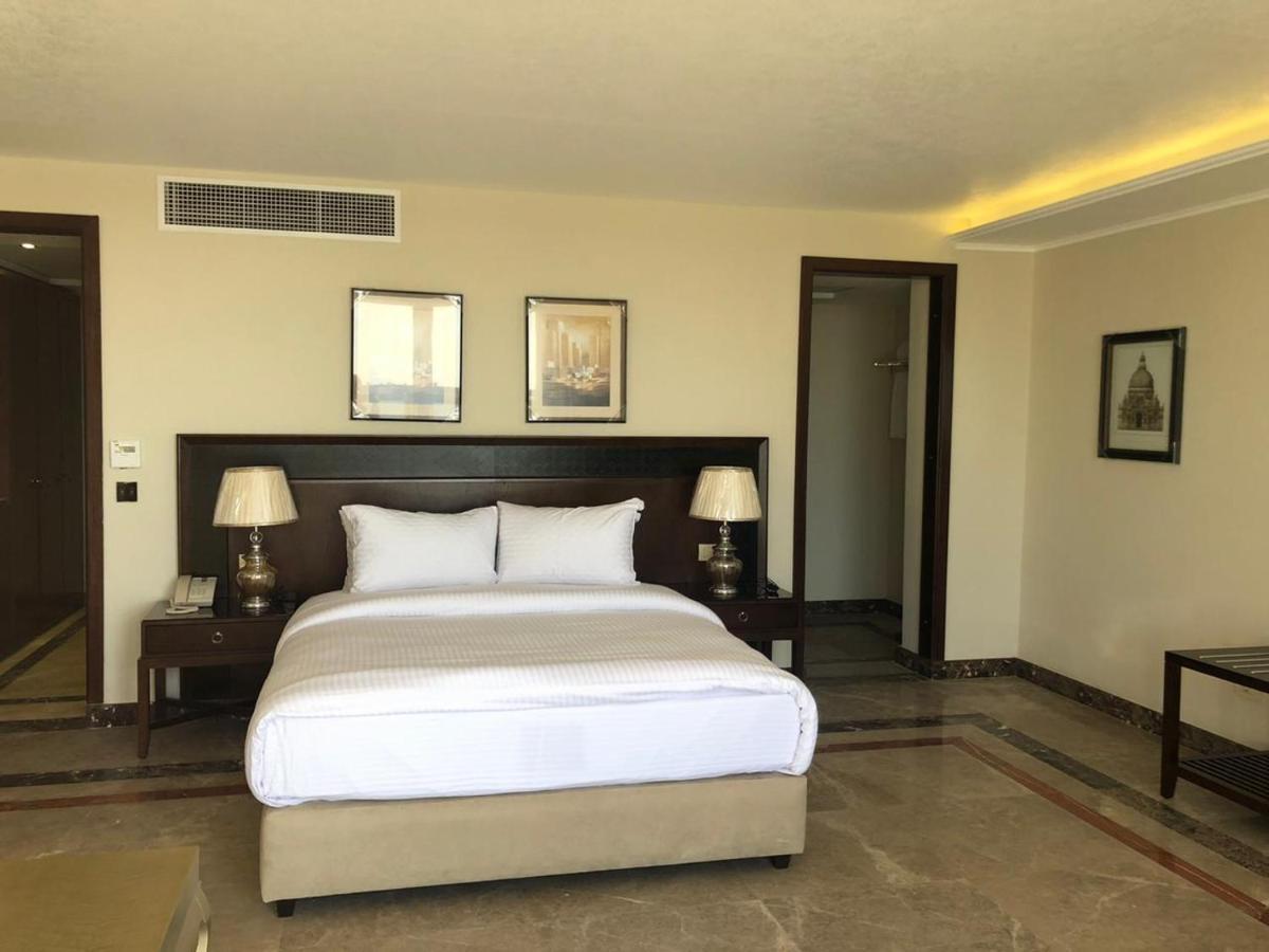 Fleet Club Mahrousa İskenderiye Dış mekan fotoğraf A bedroom at the hotel