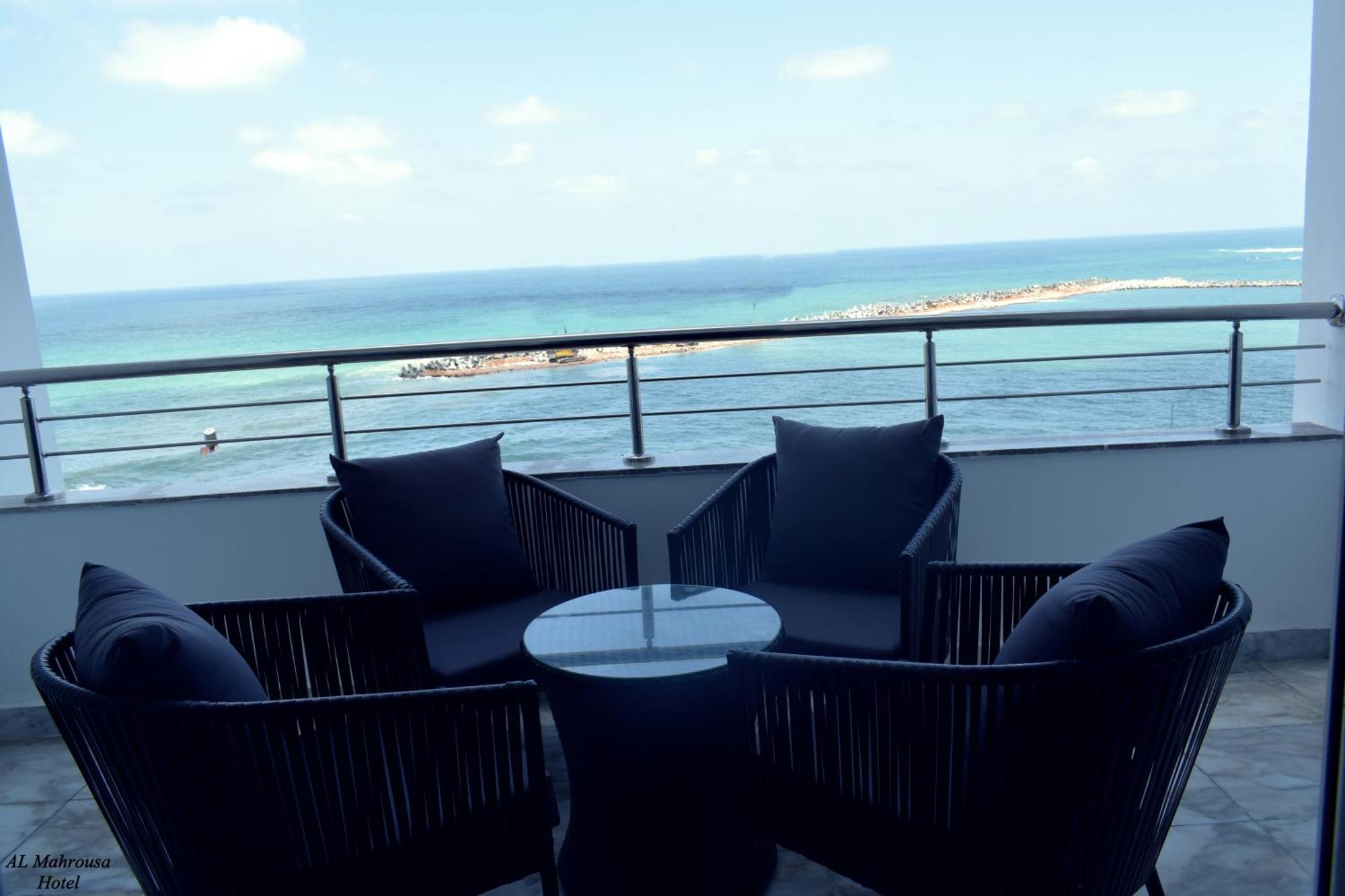 Fleet Club Mahrousa İskenderiye Dış mekan fotoğraf View from the balcony of a suite at the Hilton Colombo