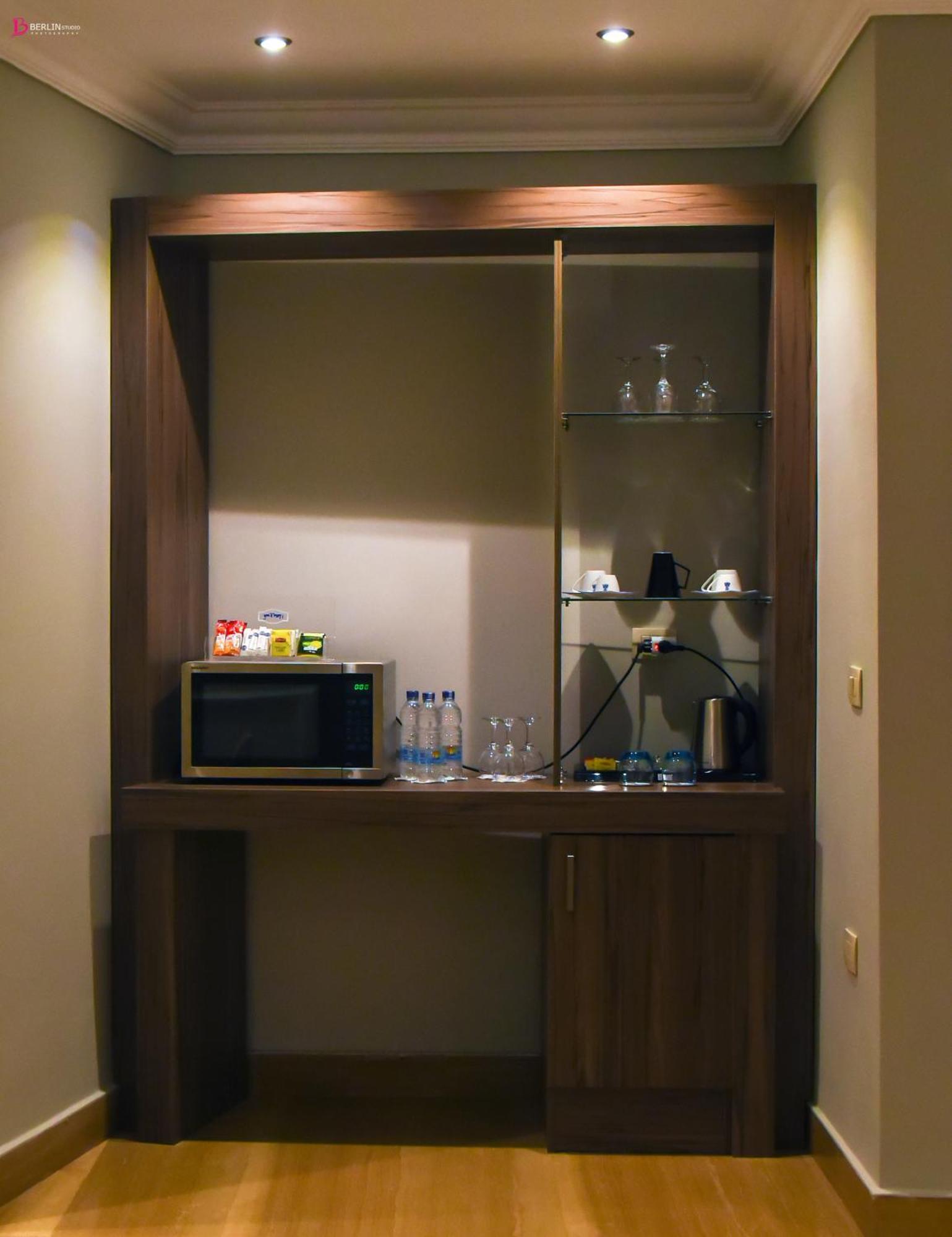 Fleet Club Mahrousa İskenderiye Dış mekan fotoğraf A wet bar in a hotel room